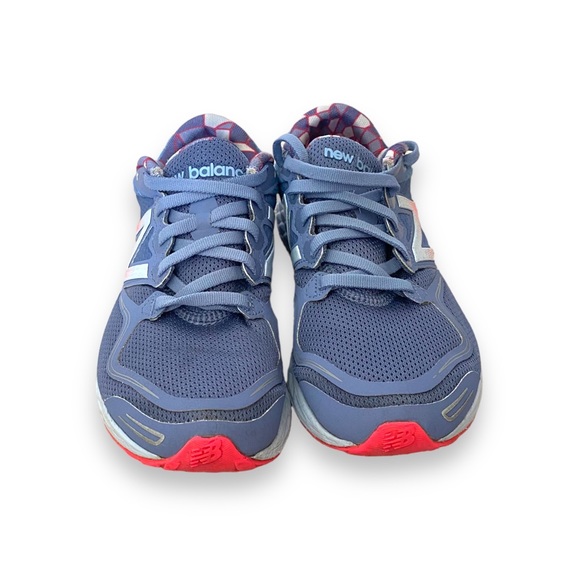 New Balance ladies sneakers size 6 - excellent ride - fresh foam sole purple - Picture 2 of 9